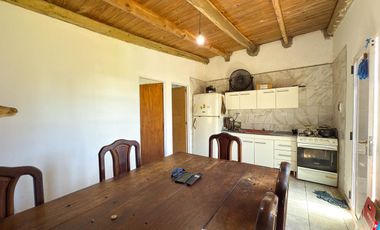 EN VENTA CASA 1 DORM. C/GALPON EN ZONA HIPODROMO