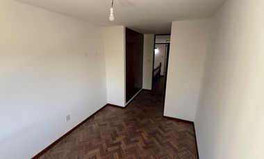 ALQUILER CASA 5 DORM. B° CENTRO