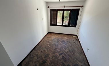 ALQUILER CASA 5 DORM. B° CENTRO