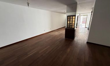 ALQUILER CASA 5 DORM. B° CENTRO