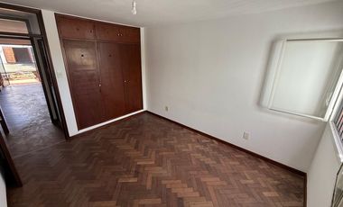 ALQUILER CASA 5 DORM. B° CENTRO