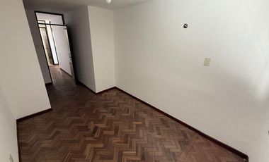 ALQUILER CASA 5 DORM. B° CENTRO