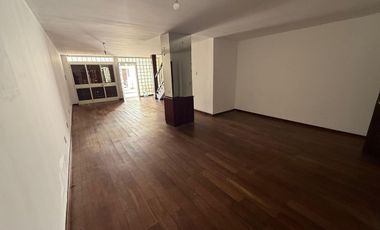 ALQUILER CASA 5 DORM. B° CENTRO