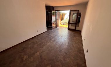 ALQUILER CASA 5 DORM. B° CENTRO