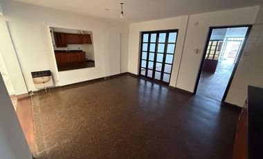 ALQUILER CASA 5 DORM. B° CENTRO