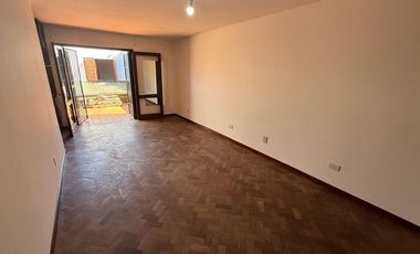 ALQUILER CASA 5 DORM. B° CENTRO