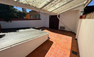 ALQUILER CASA 5 DORM. B° CENTRO