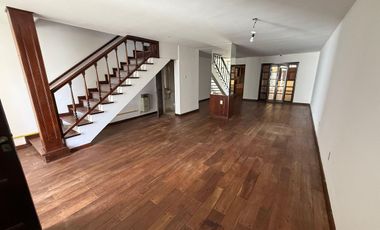 ALQUILER CASA 5 DORM. B° CENTRO