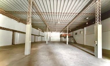 ALQUILER GALPON CON OFICINA. SOBRE AVENIDA 760M2