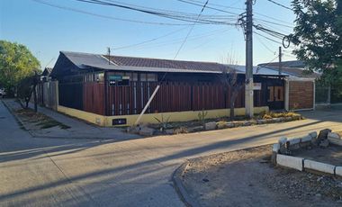CASA ESQUINA EN VENTA DE 8 DORM. EN LO ESPEJO