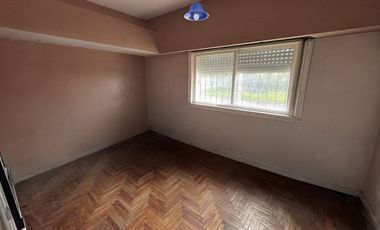 VENTA CASA 4 AMBIENTES MORON COCHERA JARDIN