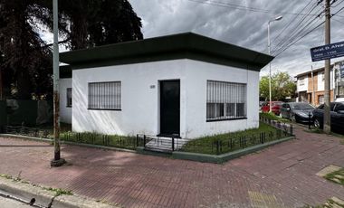 VENTA CASA 4 AMBIENTES MORON COCHERA JARDIN