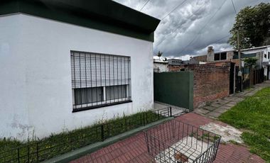 VENTA CASA 4 AMBIENTES MORON COCHERA JARDIN