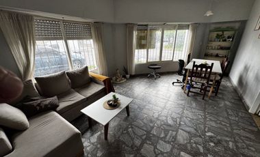 VENTA CASA 4 AMBIENTES MORON COCHERA JARDIN