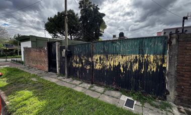 VENTA CASA 4 AMBIENTES MORON COCHERA JARDIN