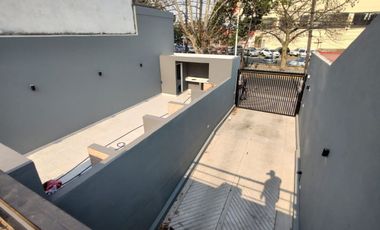 Venta Cochera  Cubierta En Planta Baja