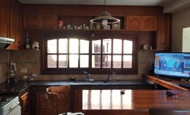 VENTA CASA CON CONSULTORIO O ESTUDIO ARROYO SECO