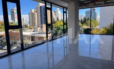VENTA OFICINA LUMINIA Y DOS COCHERAS
