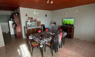VENTA DE CASA CON AMPLIO TERRENO EN PILAR