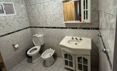 VENTA DE CASA CON AMPLIO TERRENO EN PILAR