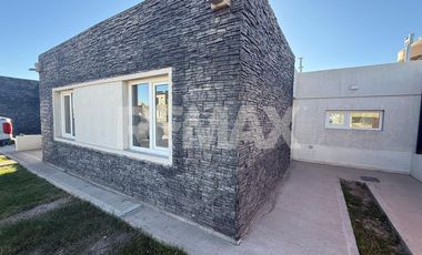 ALQUILER CASA EN CIPOLLETTI