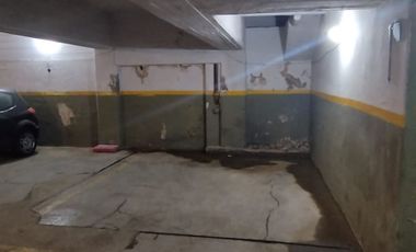VENTA COCHERA CUBIERTA CASEROS CENTRO