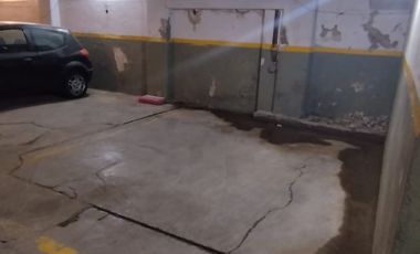VENTA COCHERA CUBIERTA CASEROS CENTRO