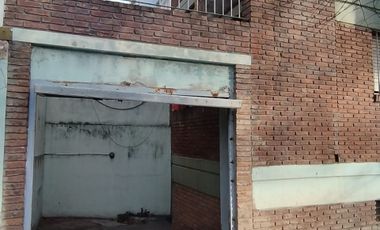 VENTA COCHERA CUBIERTA CASEROS CENTRO