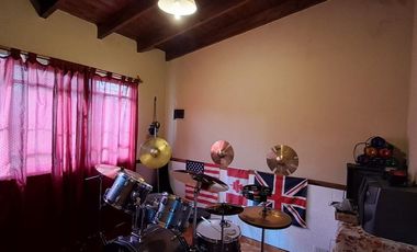 VENTA CASA 4 AMB C/PISCINA Y QUINCHO PASO DEL REY