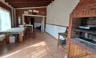 VENTA CASA 4 AMB C/PISCINA Y QUINCHO PASO DEL REY
