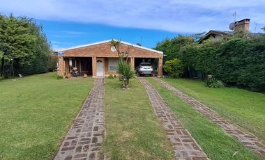 VENTA CASA 4 AMB C/PISCINA Y QUINCHO PASO DEL REY