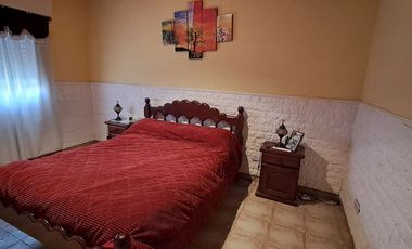 VENTA CASA 4 AMB C/PISCINA Y QUINCHO PASO DEL REY