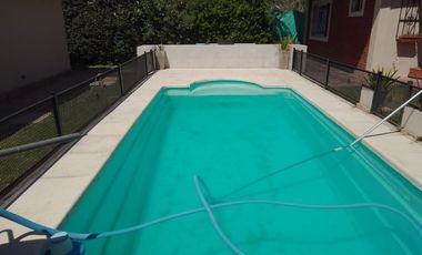 VENTA CASA 4 AMB C/PISCINA Y QUINCHO PASO DEL REY