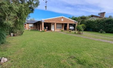 VENTA CASA 4 AMB C/PISCINA Y QUINCHO PASO DEL REY