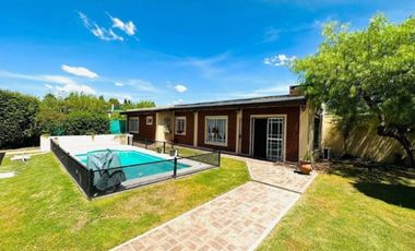 VENTA CASA 4 AMB C/PISCINA Y QUINCHO PASO DEL REY