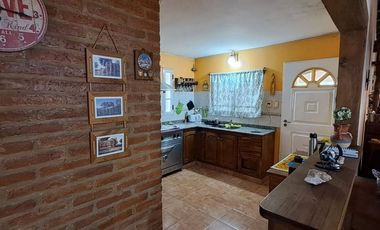 VENTA CASA 4 AMB C/PISCINA Y QUINCHO PASO DEL REY