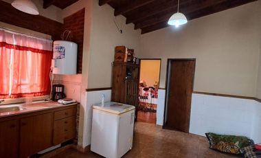 VENTA CASA 4 AMB C/PISCINA Y QUINCHO PASO DEL REY