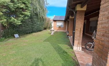 VENTA CASA 4 AMB C/PISCINA Y QUINCHO PASO DEL REY
