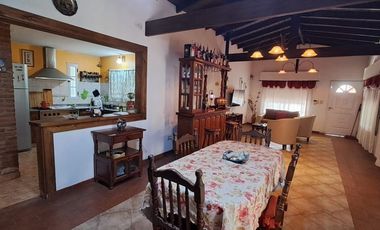 VENTA CASA 4 AMB C/PISCINA Y QUINCHO PASO DEL REY