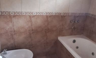 VENTA CASA 4 AMB C/PISCINA Y QUINCHO PASO DEL REY