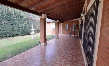 VENTA CASA 4 AMB C/PISCINA Y QUINCHO PASO DEL REY