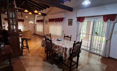 VENTA CASA 4 AMB C/PISCINA Y QUINCHO PASO DEL REY