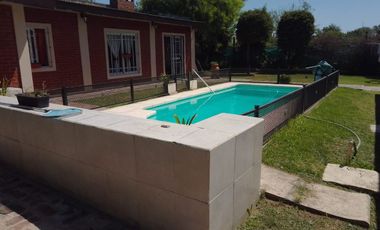VENTA CASA 4 AMB C/PISCINA Y QUINCHO PASO DEL REY