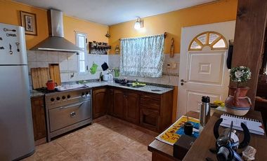 VENTA CASA 4 AMB C/PISCINA Y QUINCHO PASO DEL REY