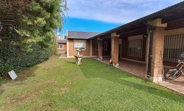 VENTA CASA 4 AMB C/PISCINA Y QUINCHO PASO DEL REY