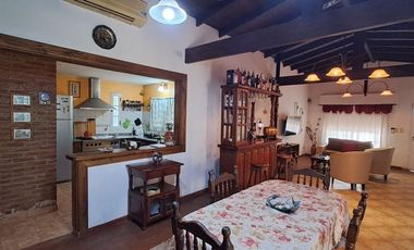 VENTA CASA 4 AMB C/PISCINA Y QUINCHO PASO DEL REY