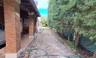 VENTA CASA 4 AMB C/PISCINA Y QUINCHO PASO DEL REY