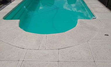 VENTA CASA 4 AMB C/PISCINA Y QUINCHO PASO DEL REY