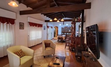 VENTA CASA 4 AMB C/PISCINA Y QUINCHO PASO DEL REY