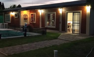 VENTA CASA 4 AMB C/PISCINA Y QUINCHO PASO DEL REY
